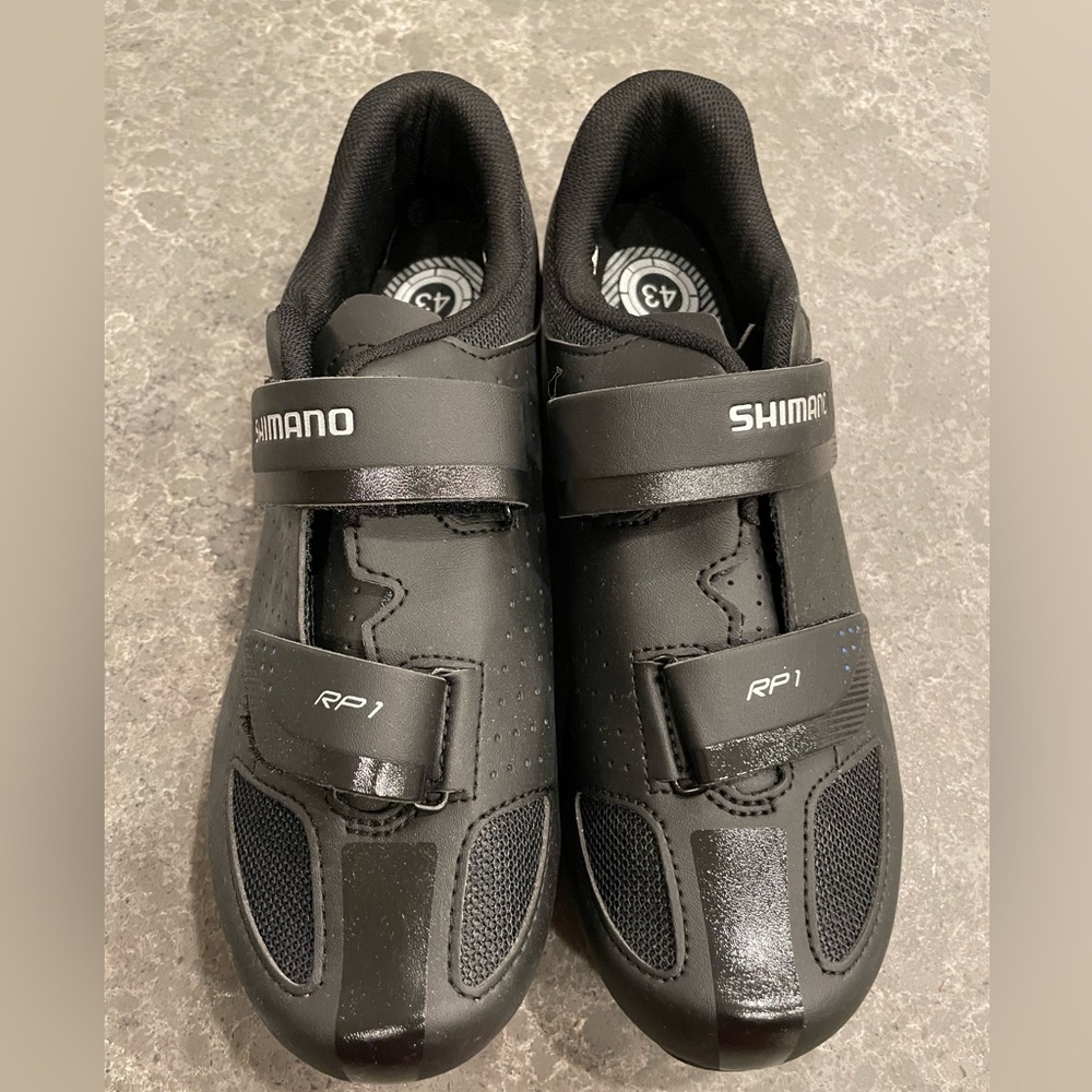 Shimano cycling shoes, size 43. Never used.